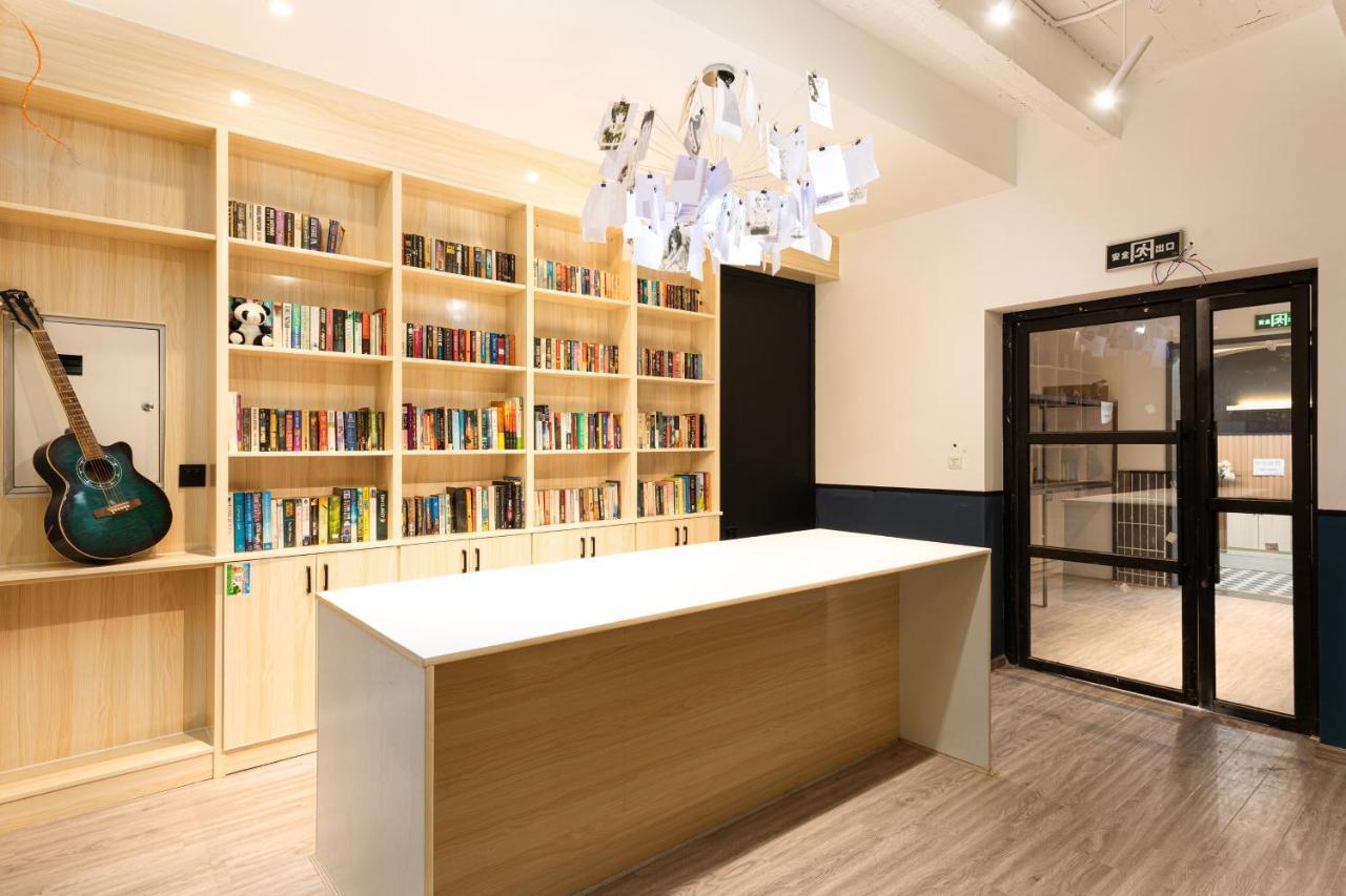 Hello Chengdu International Youth Hostel Екстер'єр фото