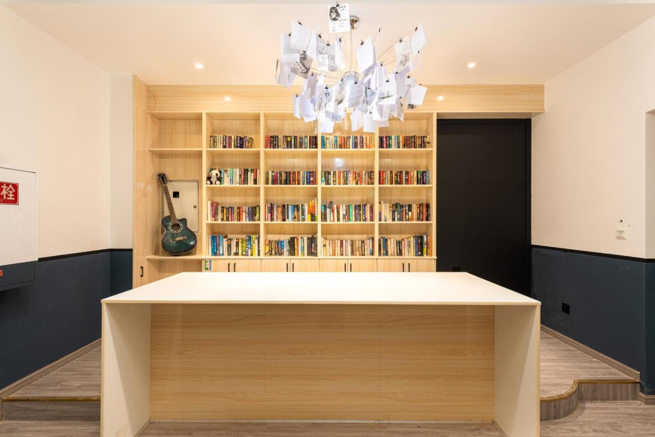 Hello Chengdu International Youth Hostel Екстер'єр фото